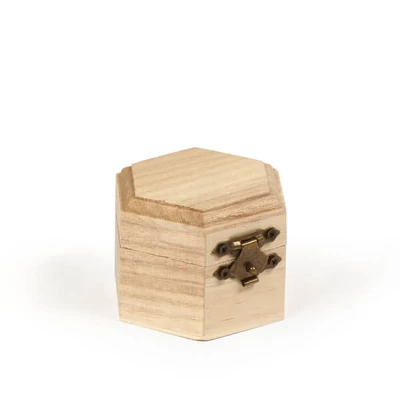 Drvena mini kutija - šesterokutna, ukrašeni rub, 7x7x5 cm