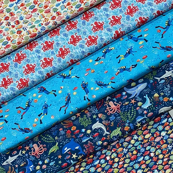 Tkanina za patchwork - Makower - Deep Blue Sea 139/W Fish Shoal white